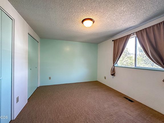 5th image of 121 Lincoln St
