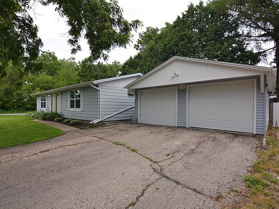 3rd image of 3541 Graceland Ave