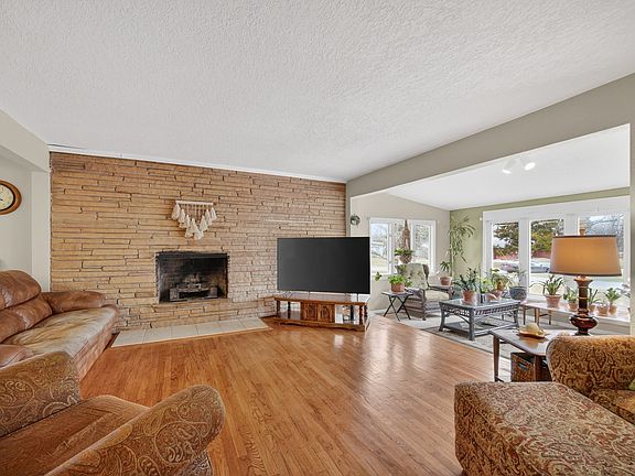3rd image of 1511 Lewis Ave
