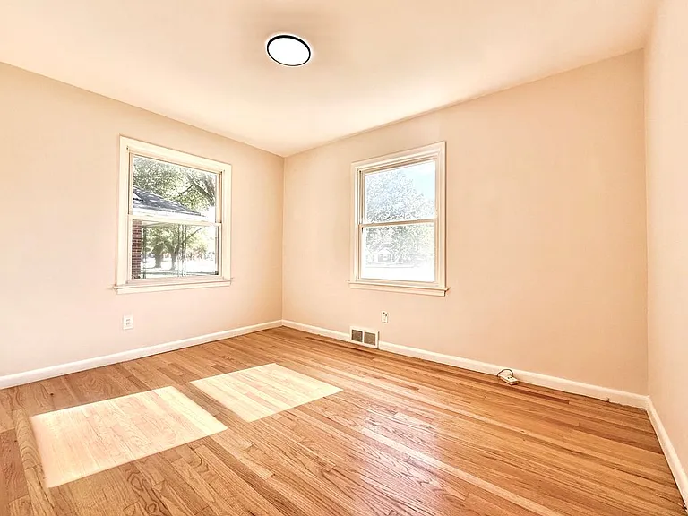 2180 Vernier Rd — Photo 17