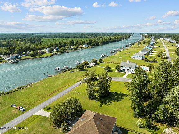 3rd image of 124 Waterway Drive