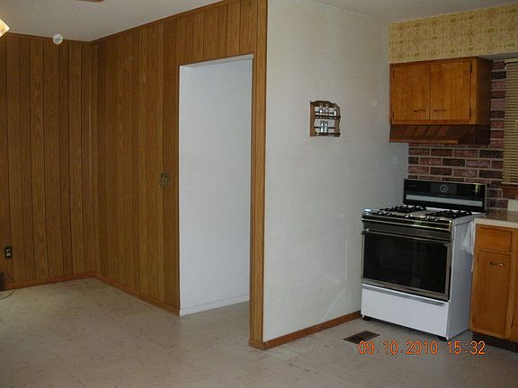 Large Eat-In Kitchen