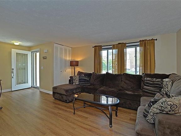 3rd image of 4455 Laurel Oak Dr