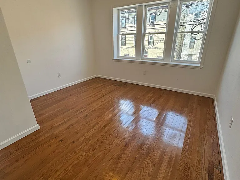 173 3rd St #2L — Photo 2