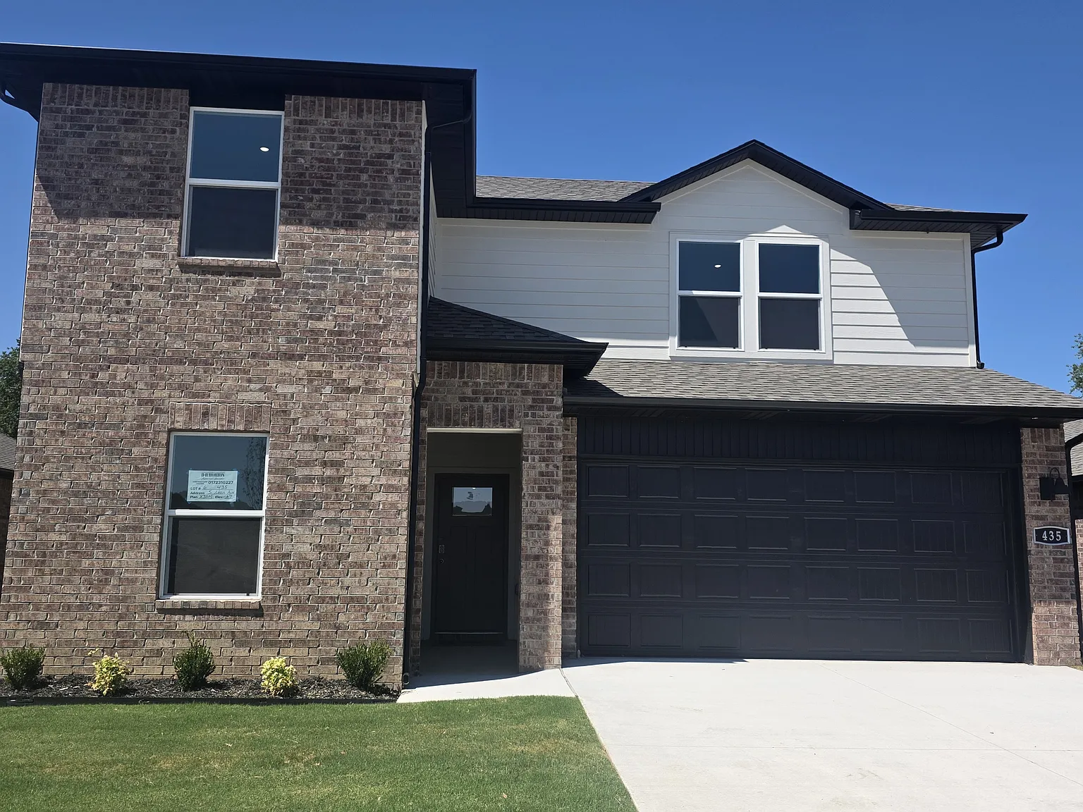 4 bed, 2319 sqft, $2,800 — Photo 1