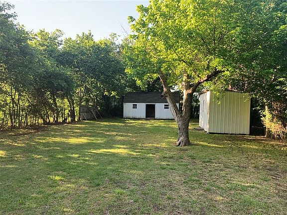 4th image of 335 Hickerson St