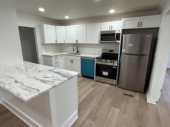 3rd image of 1206 Logan Ave