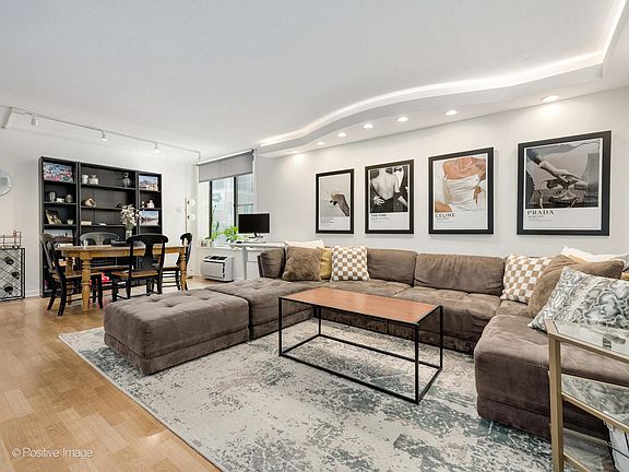 2nd image of 1339 N Dearborn St APT 6E
