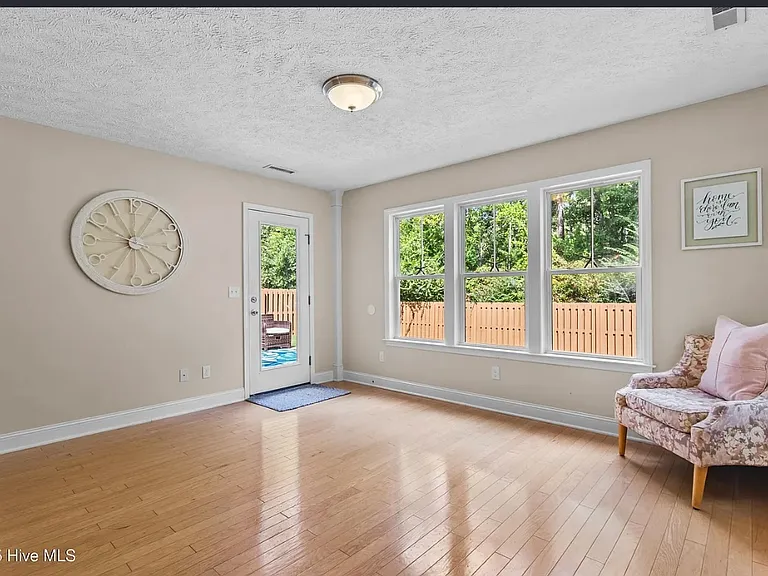 513 Catamaran Dr — Photo 16