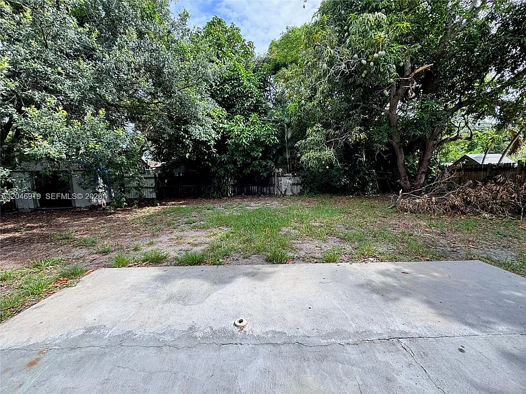 1801 NE 50th St — Photo 7