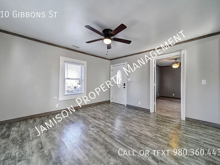 910 Gibbons St — Photo 4