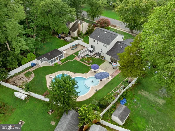 52 Sunset Dr, Mount Holly, NJ 08060