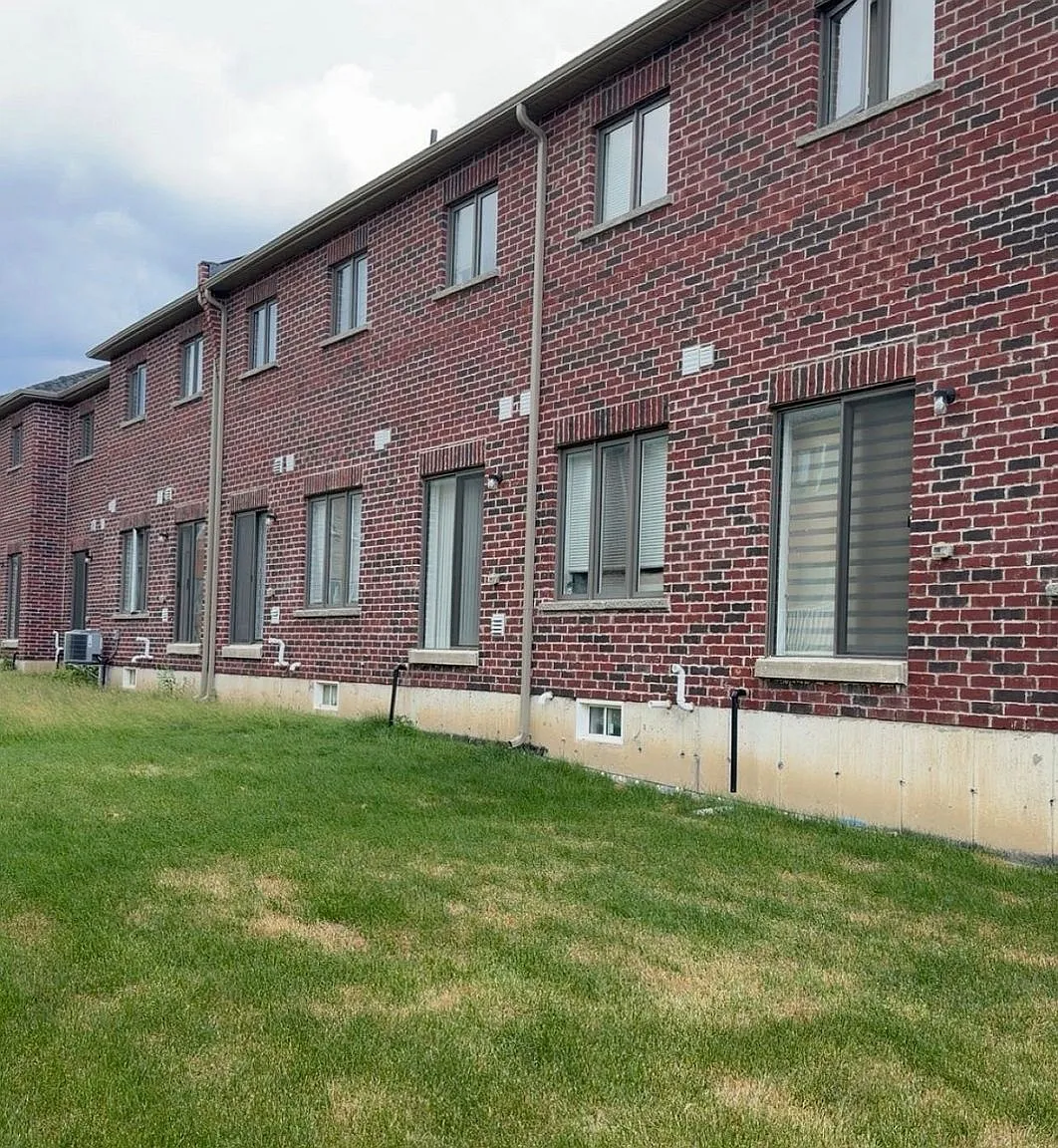 3 bed, $2,400 — Photo 3