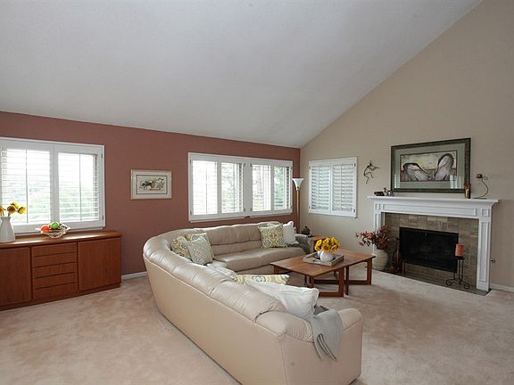 4th image of 8 Antique Forest Ln