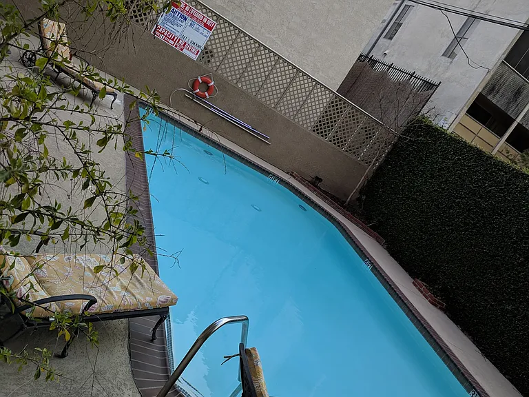 221 S Oak Knoll Ave — Photo 22