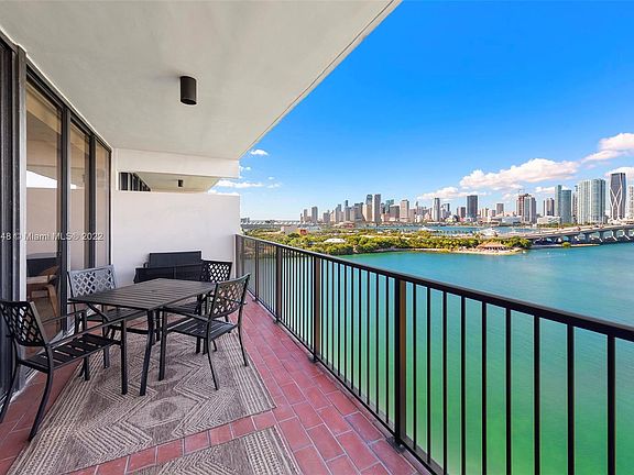 4th image of 1000 Venetian Way #1108R