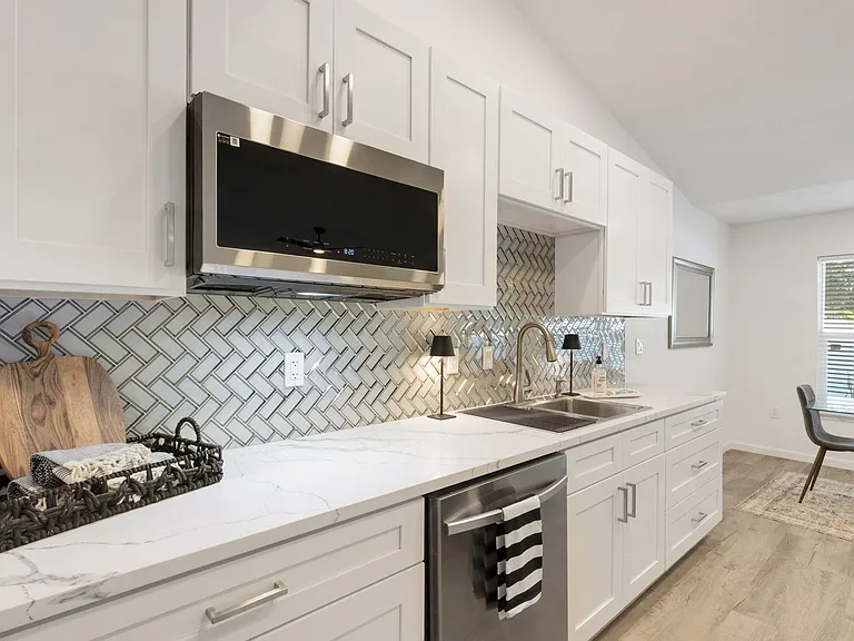 606 Marcus St #26 — Photo 8