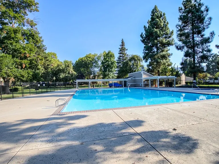 6547 Cobblestone Ct — Photo 39