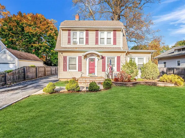 105 Washington Avenue, Amityville, NY 11701