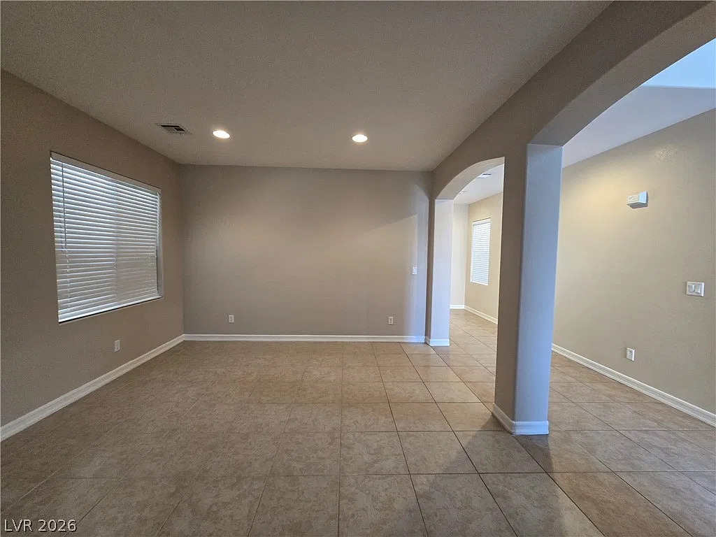4 bed, 2.5 bath, 2021 sqft, $2,150 — Photo 4