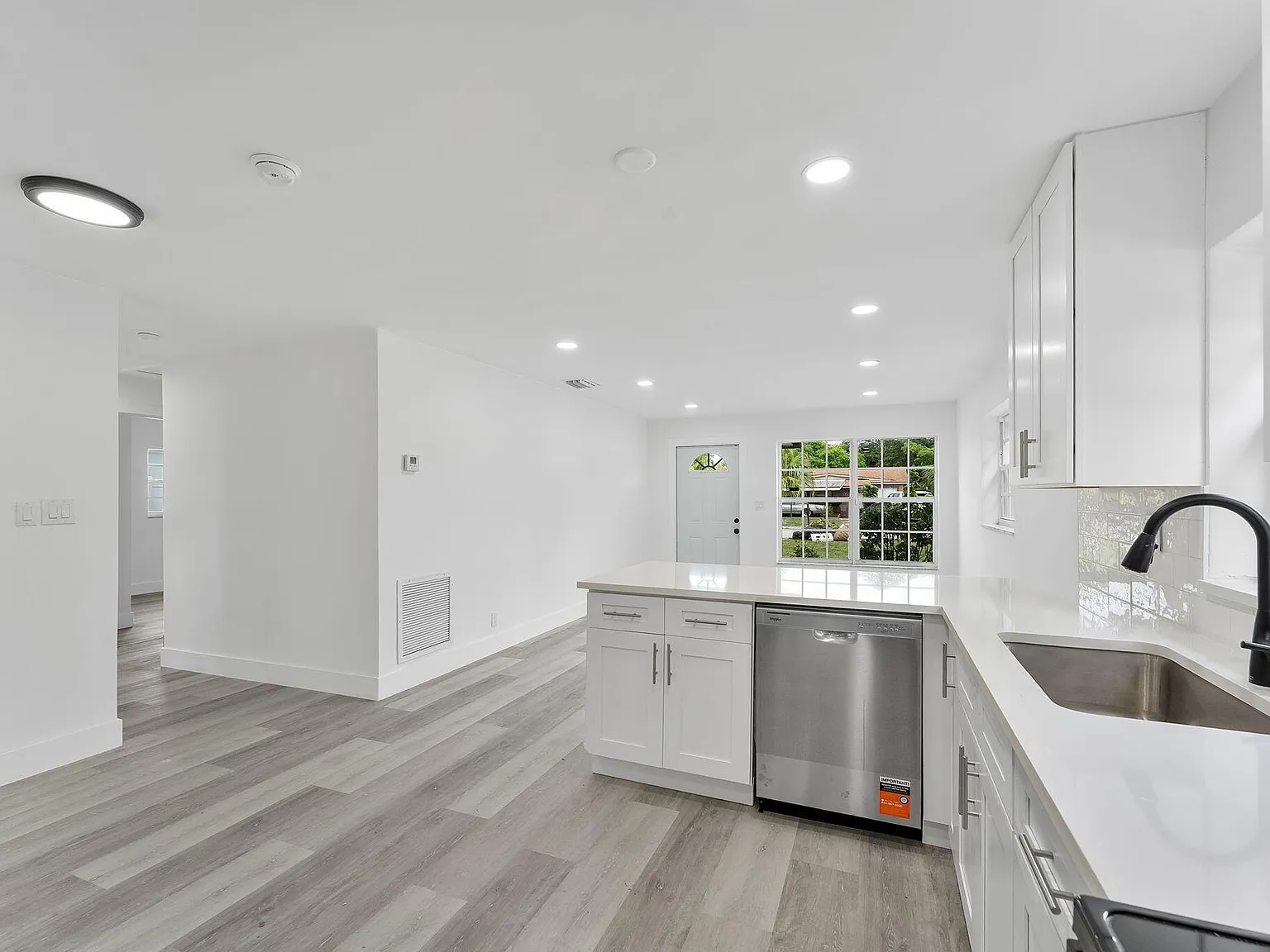 4 bed, 1395 sqft, $3,200 — Photo 3