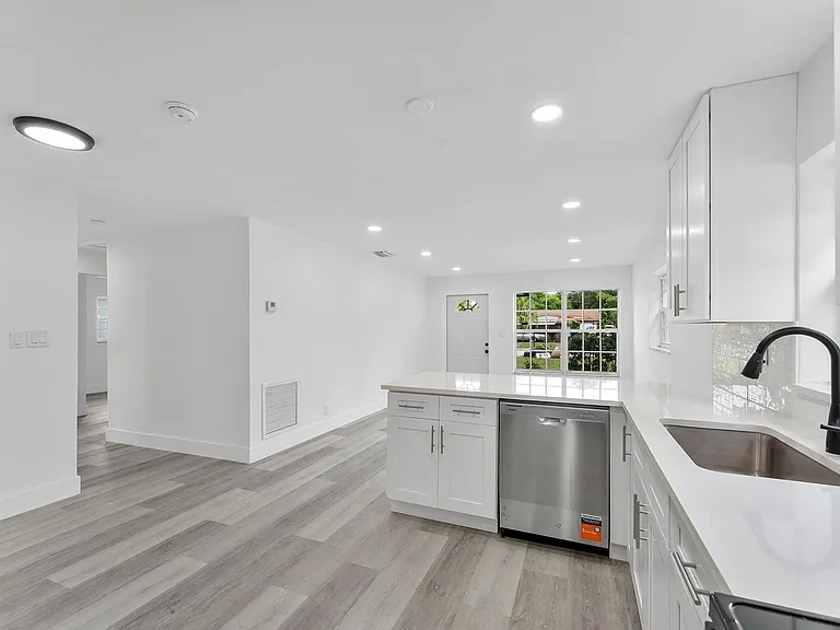 441 NW 2nd Ave — Photo 3