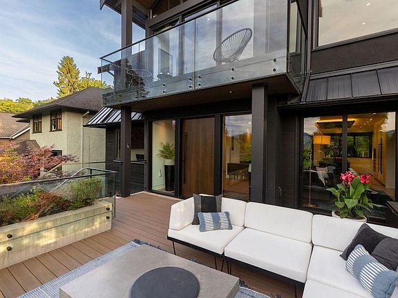3rd image of 4328 Locarno Cres