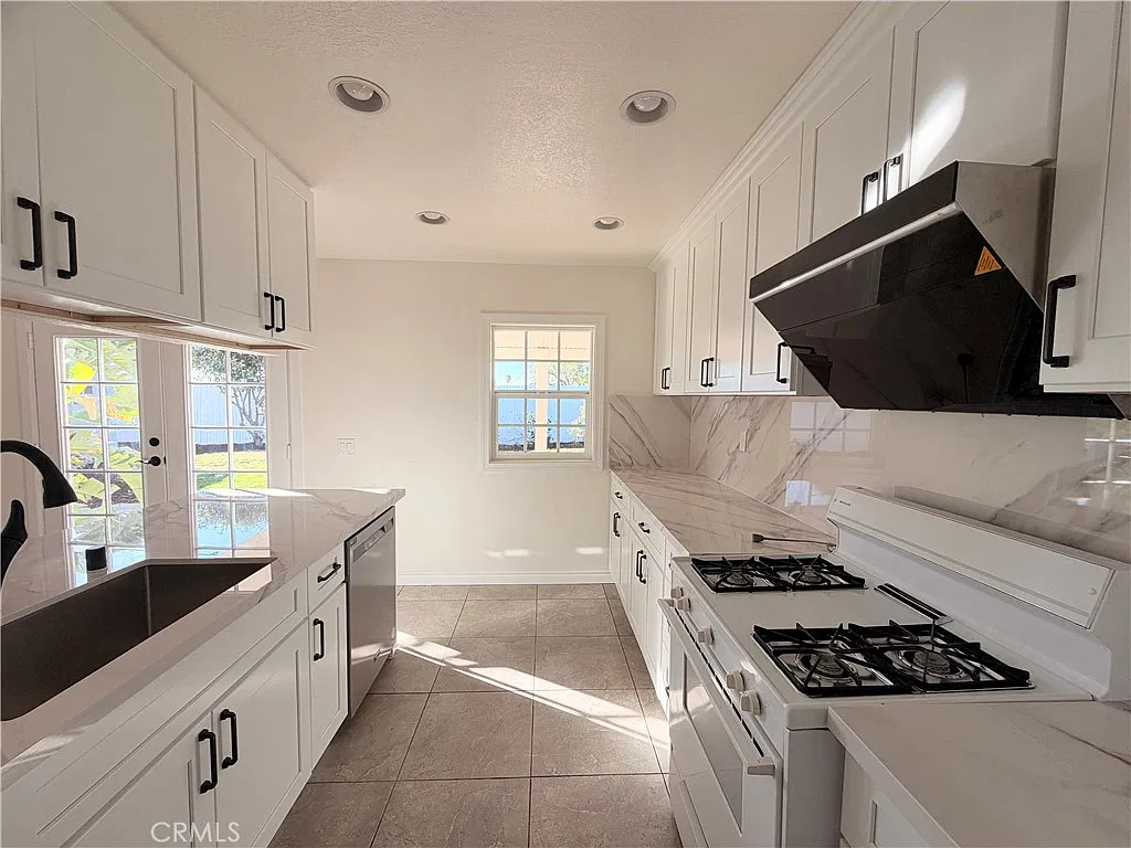 4 bed, 1471 sqft, $3,450 — Photo 4