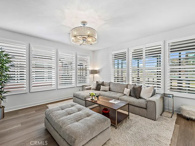 1309 Doheny Way — Photo 17
