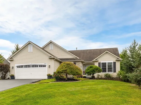 1075 Channing Woods Dr, Webster, NY 14580