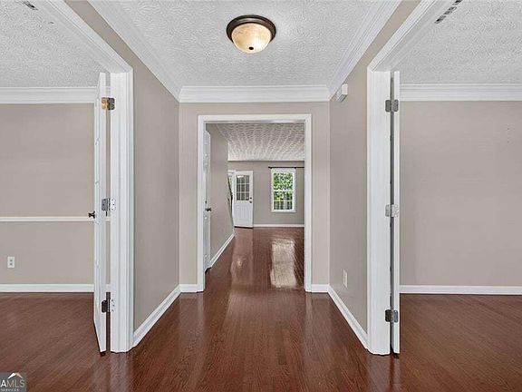 3rd image of 17 Creekview Ct