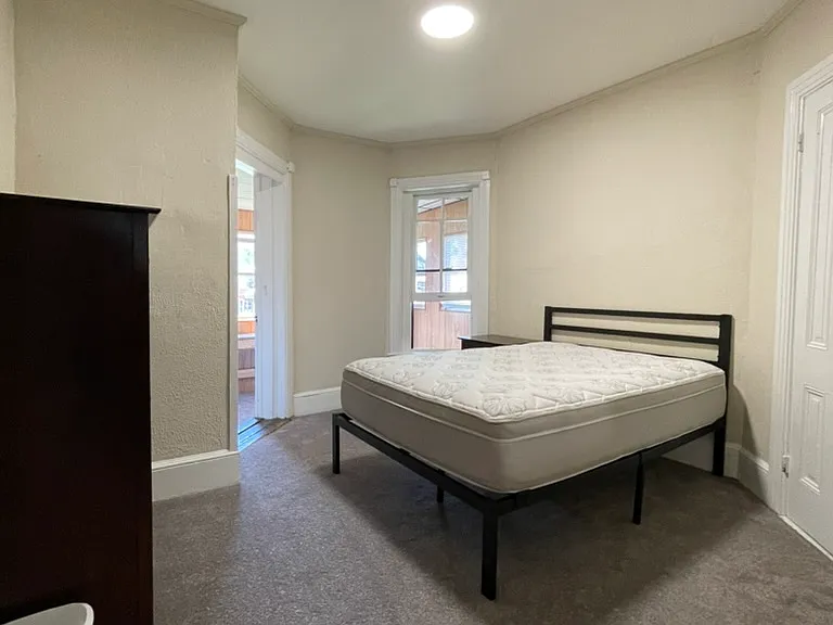 725 Grace St — Photo 11