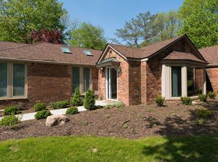 28451 S Harwich Dr, Farmington Hills, MI