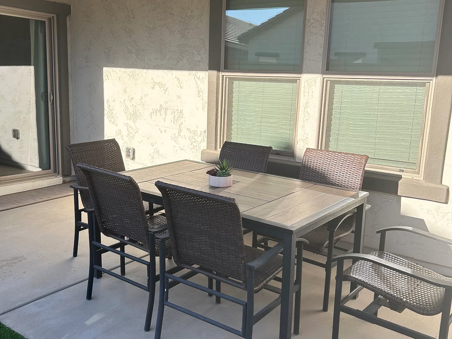 5 bed, 2082 sqft, $4,200 — Photo 3