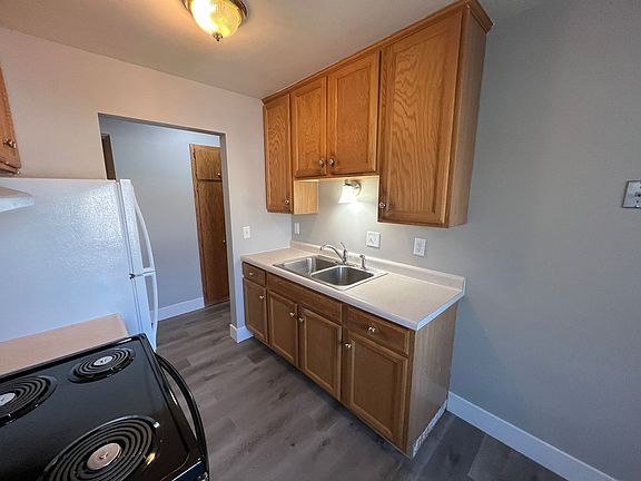 5th image of 1037 Cromwell Ave #201