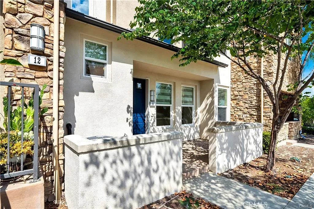 Building Photo - 14 Colonial Way #65