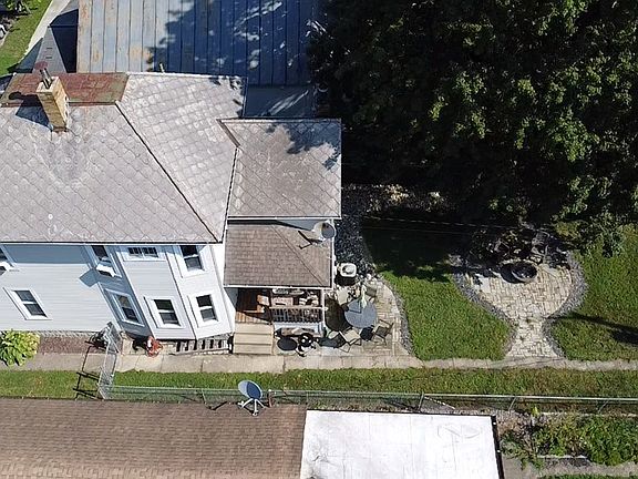4th image of 385 Vine St