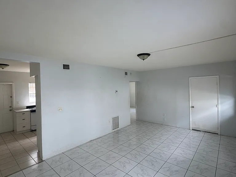 1440 NE 171st St #2 — Photo 8