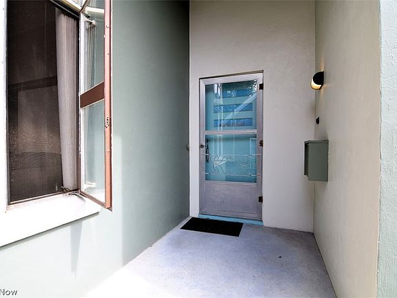 4th image of 972 Washington St