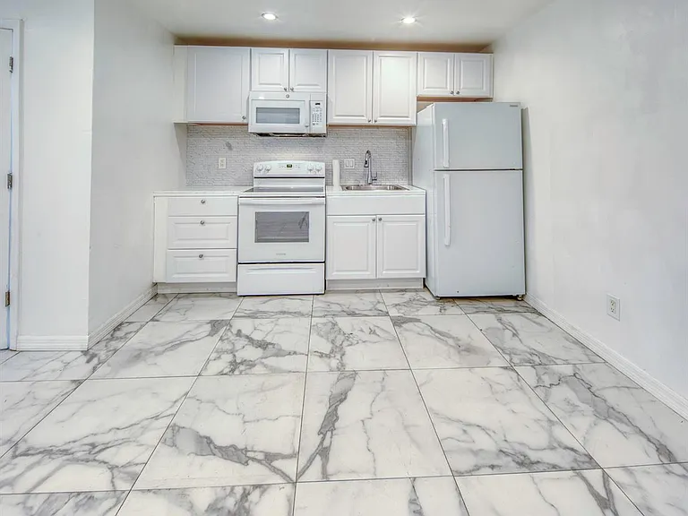 519 S M St — Photo 7