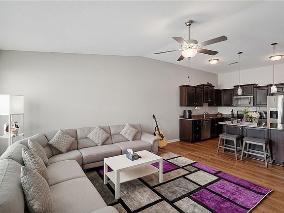 5th image of 136 Waterhaven Way
