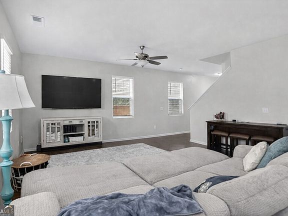 5th image of 594 Summit Point