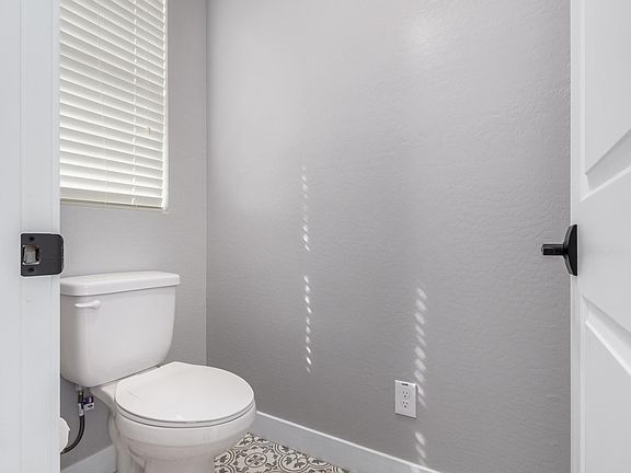 5th image of 1099 N 70th Way