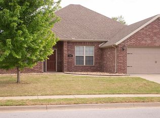 202 Camden Dr, Rogers, AR 72756
