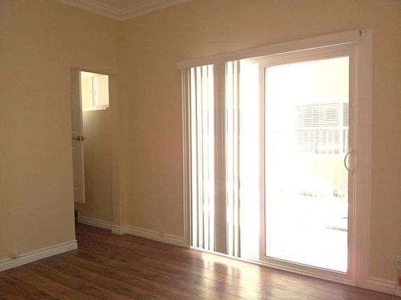 5th image of 13833 Oxnard St APT 10