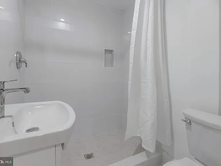 3284 Annandale Rd — Photo 33