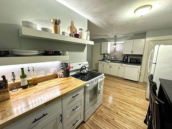 5th image of 16 Essex St #1