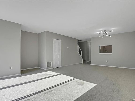 4th image of 33 Burnett Way