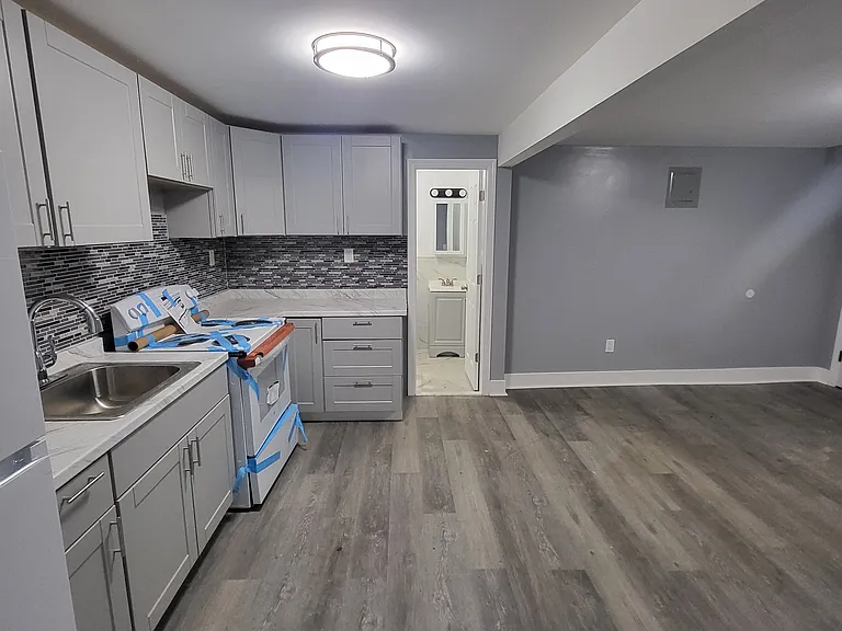 80 Glenwood Ave — Photo 3