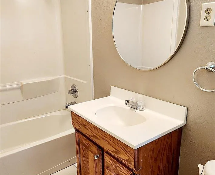 113 Laurel St — Photo 16